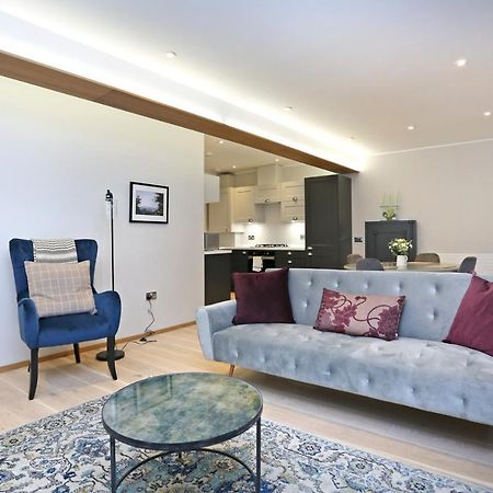 Joivy Refurbished Home On The Royal Mile เอดินบะระ ภายนอก รูปภาพ