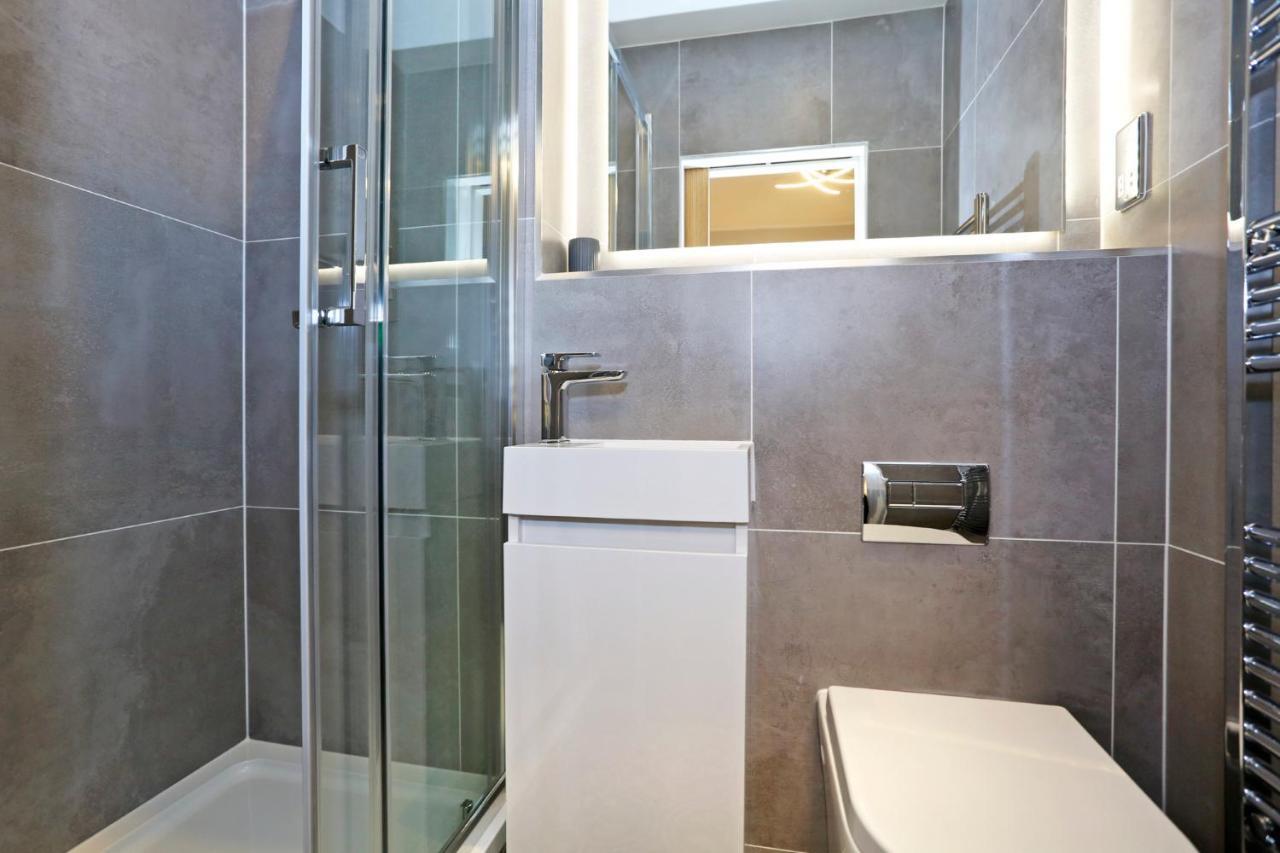 Joivy Refurbished Home On The Royal Mile เอดินบะระ ภายนอก รูปภาพ