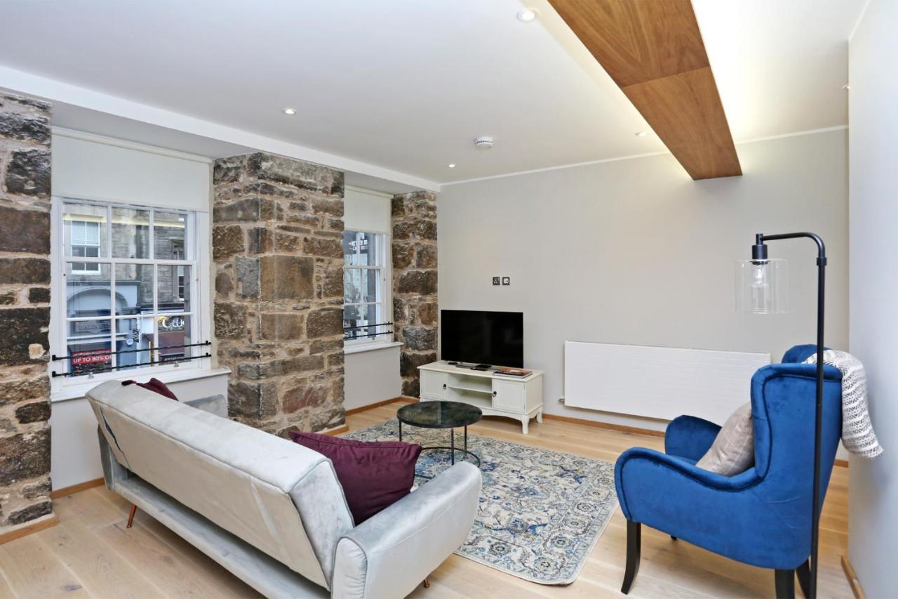 Joivy Refurbished Home On The Royal Mile เอดินบะระ ภายนอก รูปภาพ