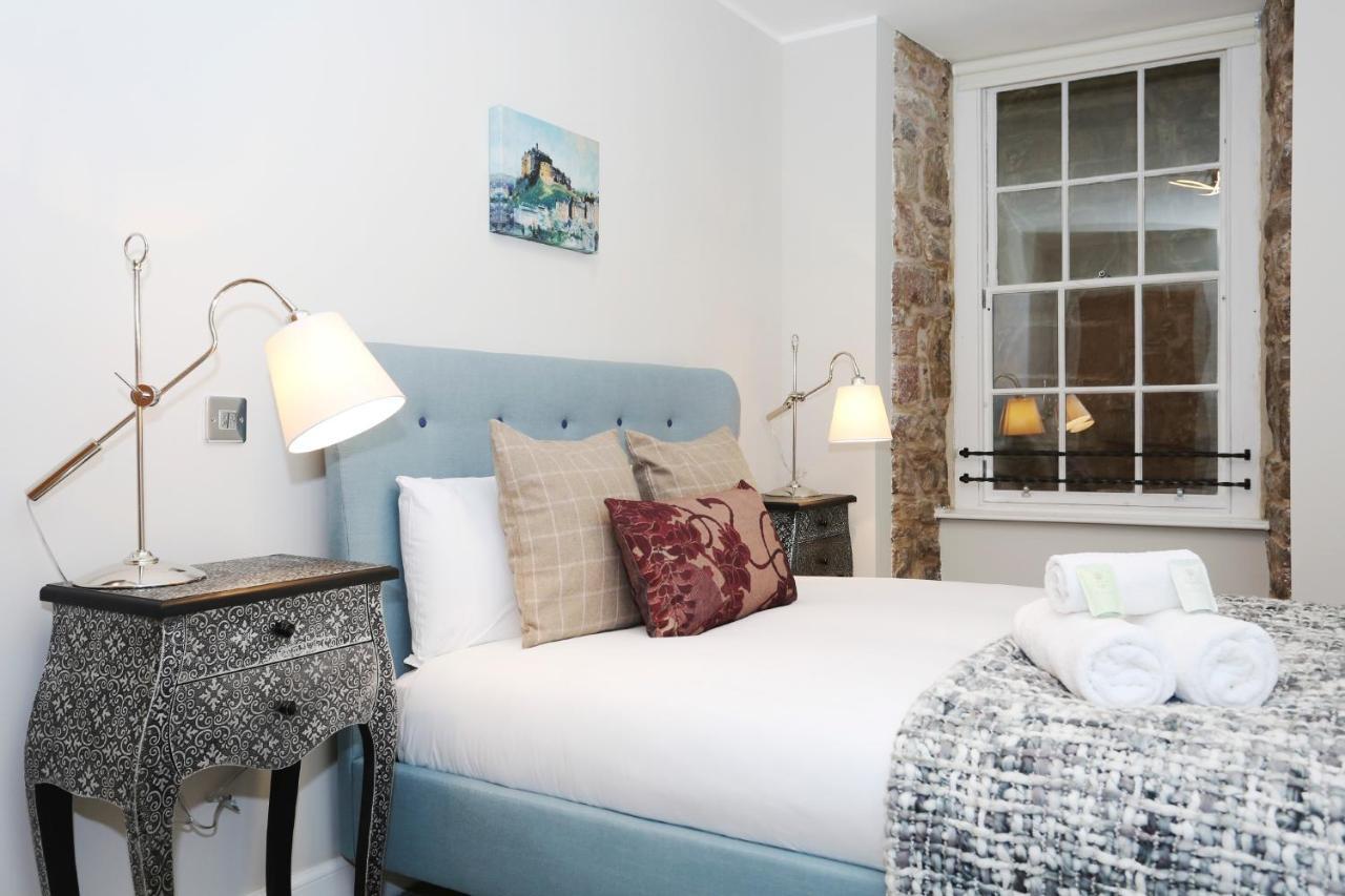Joivy Refurbished Home On The Royal Mile เอดินบะระ ภายนอก รูปภาพ