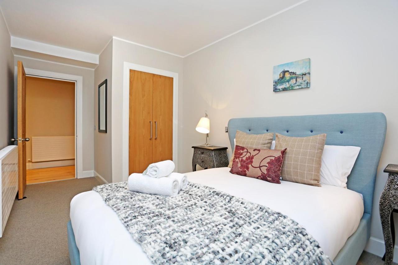 Joivy Refurbished Home On The Royal Mile เอดินบะระ ภายนอก รูปภาพ