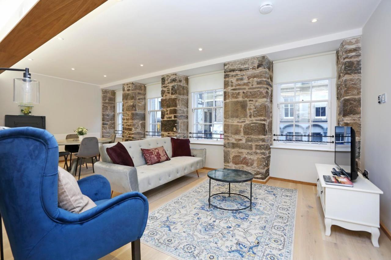 Joivy Refurbished Home On The Royal Mile เอดินบะระ ภายนอก รูปภาพ