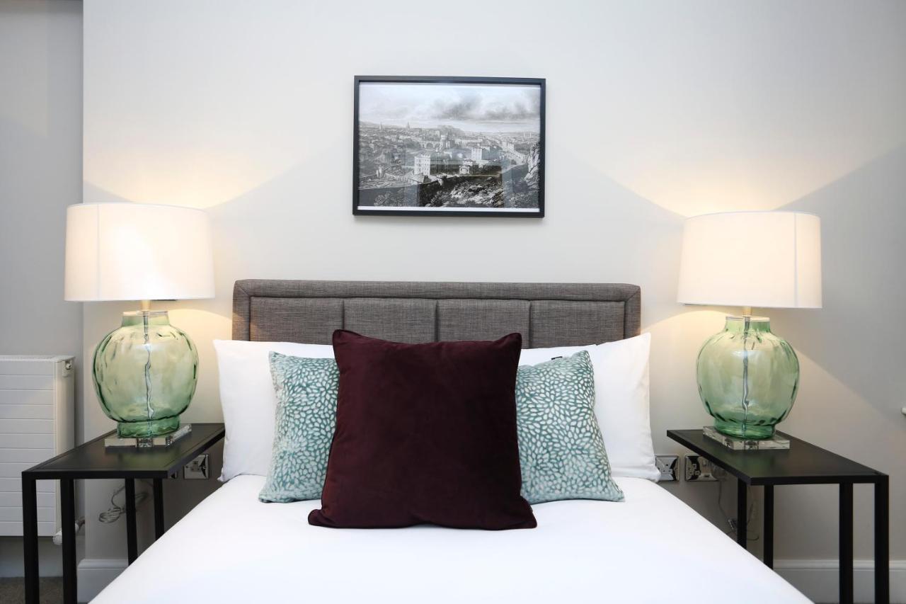 Joivy Refurbished Home On The Royal Mile เอดินบะระ ภายนอก รูปภาพ