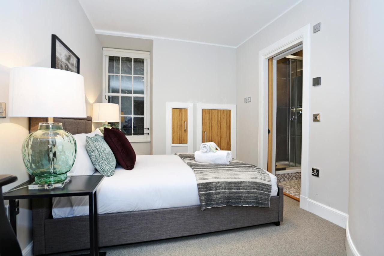 Joivy Refurbished Home On The Royal Mile เอดินบะระ ภายนอก รูปภาพ