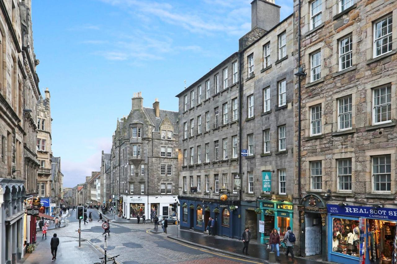 Joivy Refurbished Home On The Royal Mile เอดินบะระ ภายนอก รูปภาพ