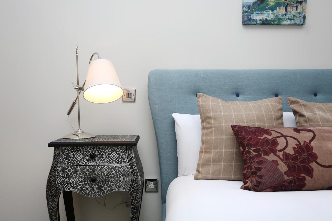 Joivy Refurbished Home On The Royal Mile เอดินบะระ ภายนอก รูปภาพ