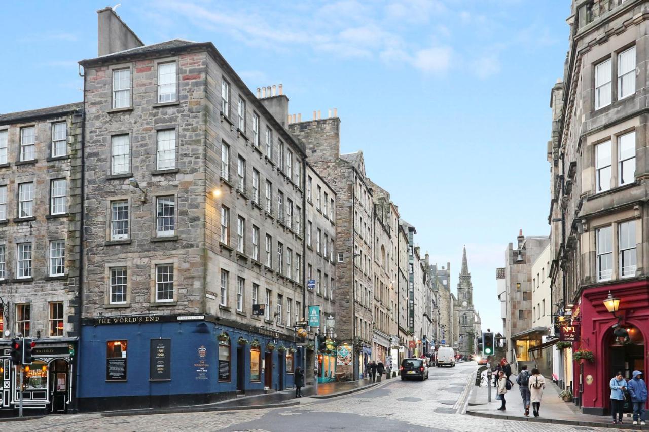 Joivy Refurbished Home On The Royal Mile เอดินบะระ ภายนอก รูปภาพ