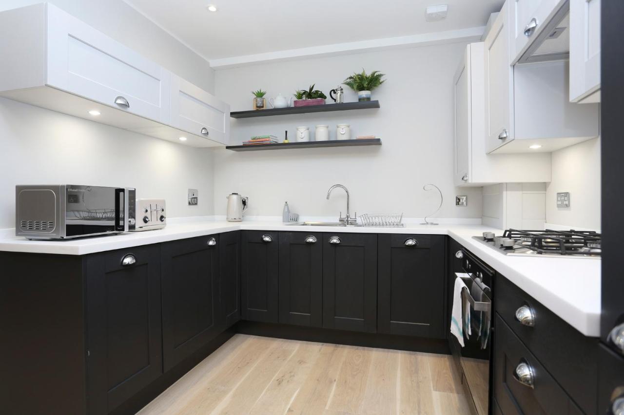 Joivy Refurbished Home On The Royal Mile เอดินบะระ ภายนอก รูปภาพ