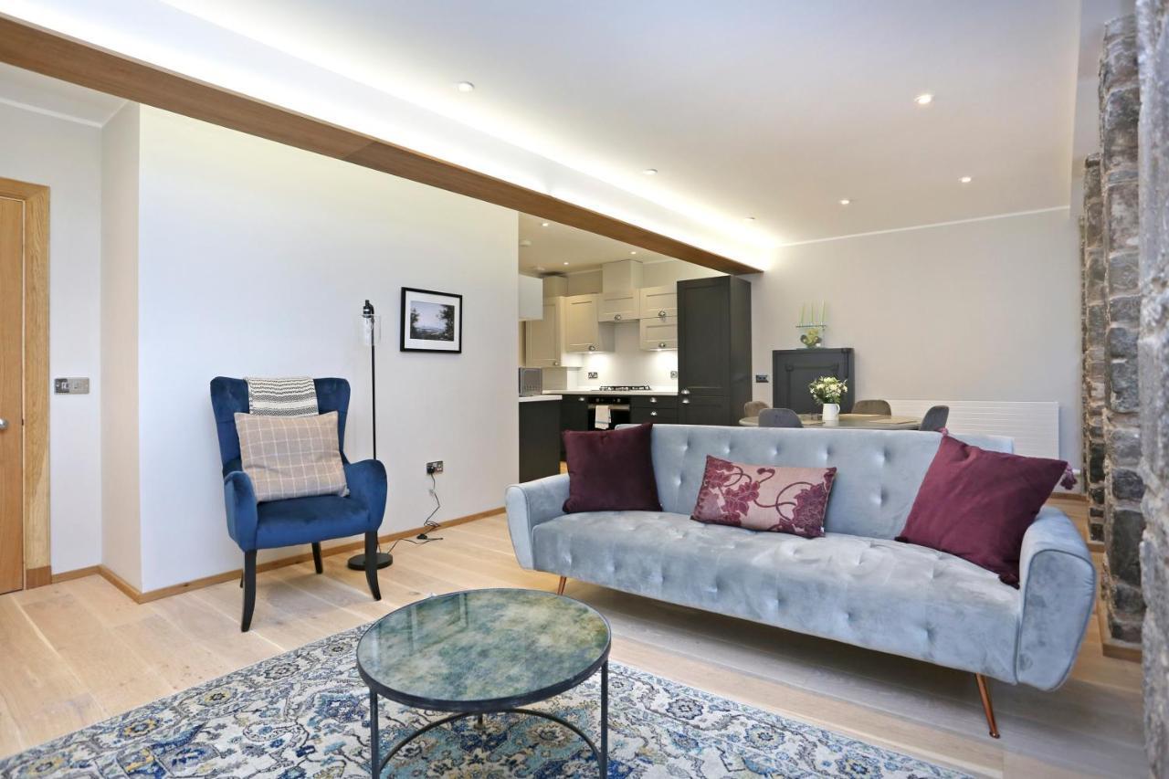 Joivy Refurbished Home On The Royal Mile เอดินบะระ ภายนอก รูปภาพ